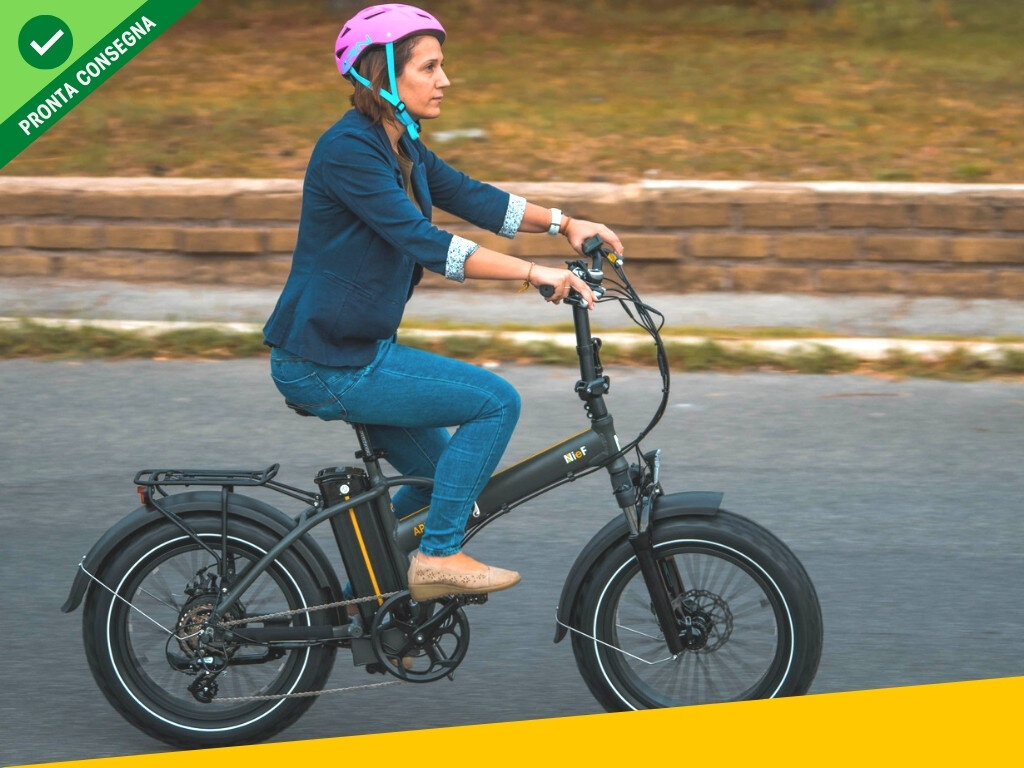 FAT Ebike Nief Aprum Magis - Bicicletta elettrica 48V 250W - Ragazza su bicicletta elettrica a pedalata assistita