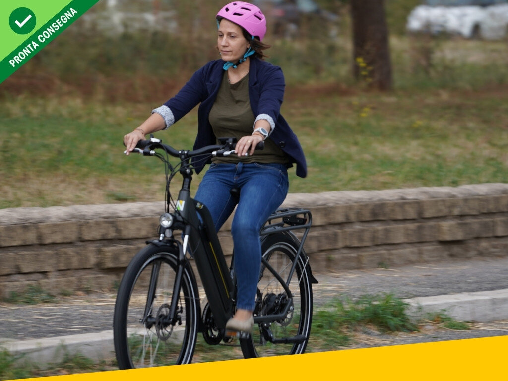 Nief Sibilla Ebike - Bicicletta elettrica 250W 36W - Mamma su bicicletta elettrica a pedalata assistita a Roma